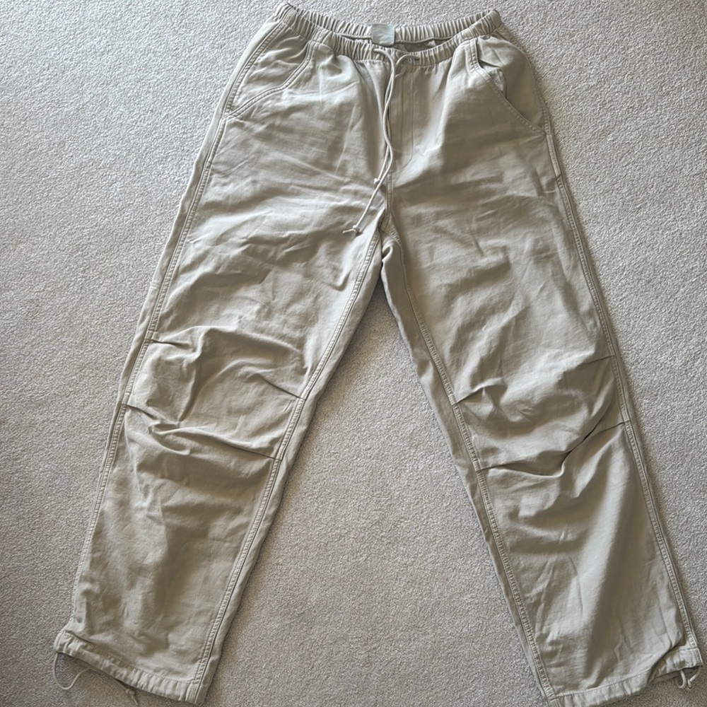 Aritiza women’s TNA Tan cargo Pants medium